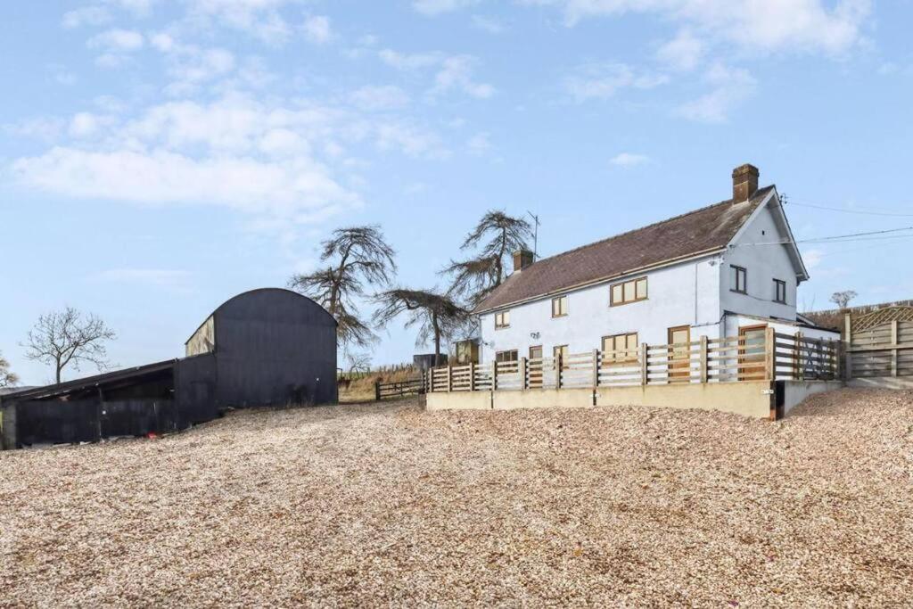Upper Caerfaelog Farmhouse Llanbister Buitenkant foto